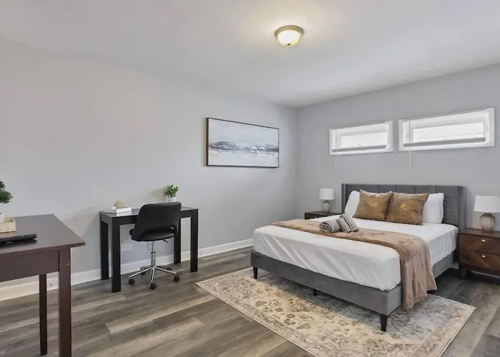 Cozy Chic 4bd 2ba Penthouse * Oak Park