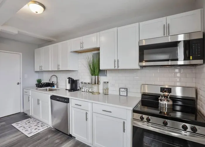 Cozy Chic 4bd 2ba Penthouse Oak Park