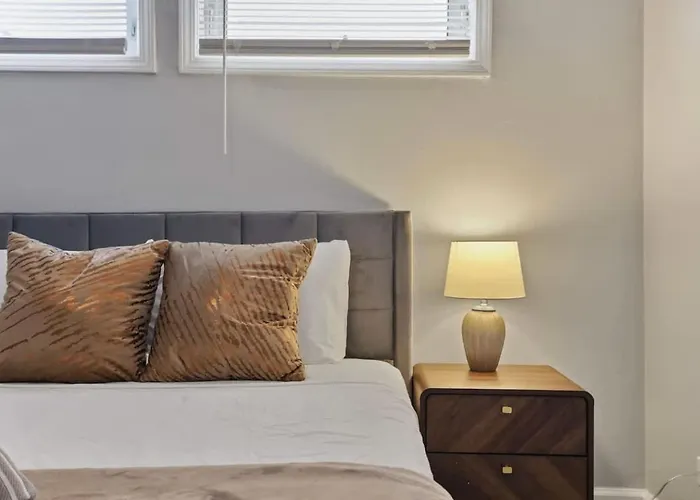 Cozy Chic 4bd 2ba Penthouse