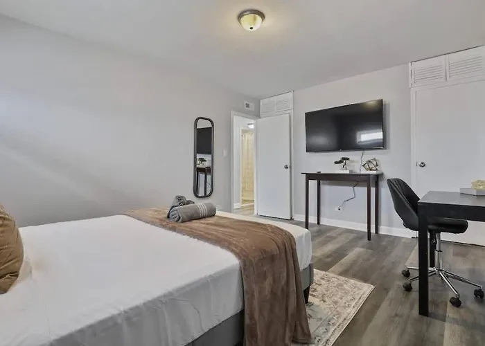 Cozy Chic 4bd 2ba Penthouse