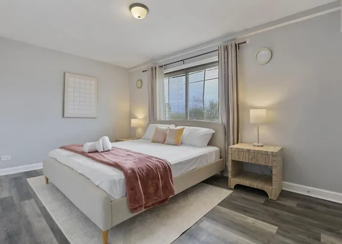 Cozy Chic 4bd 2ba Penthouse