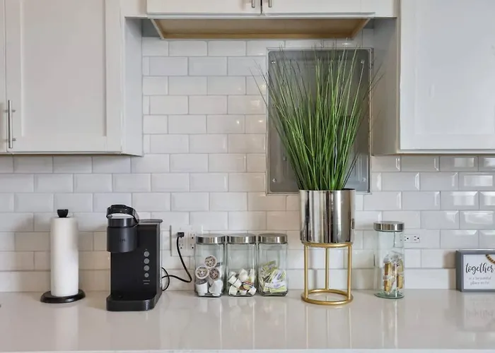 Cozy Chic 4bd 2ba Penthouse * Oak Park