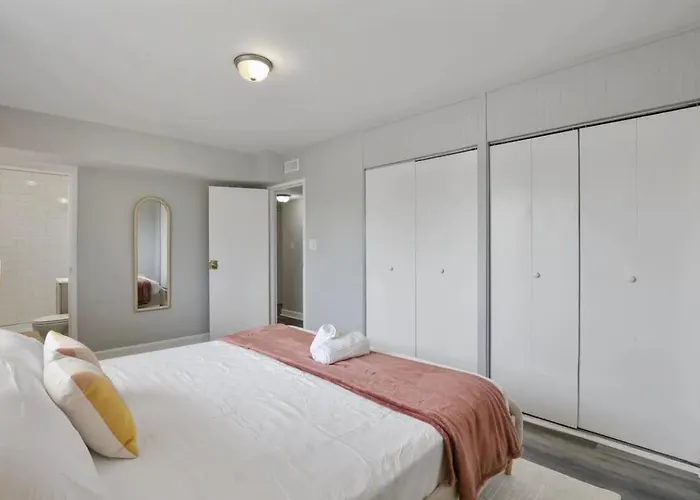 Cozy Chic 4bd 2ba Penthouse * Oak Park