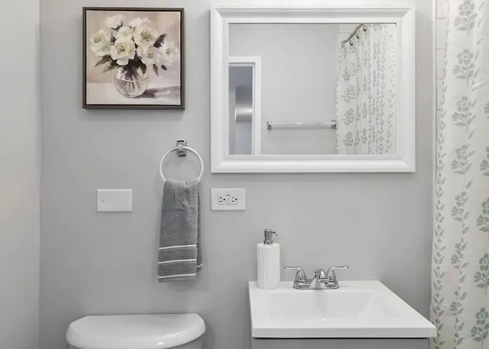 Cozy Chic 4bd 2ba Penthouse Oak Park